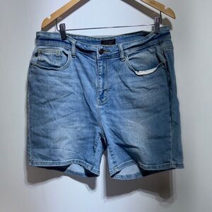 Judy Blue 15220 high rise mid length women's shorts size 2XL